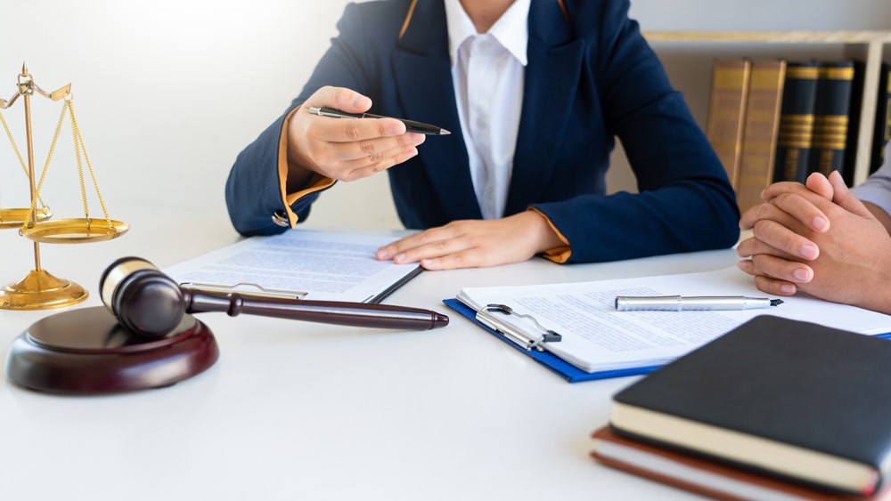 نقش وکلا در مشاوره مالیاتی و نکات کلیدی حقوقی برای حسابداران